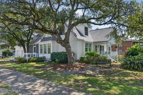 418 Sellers St, Oak Island, NC 28465