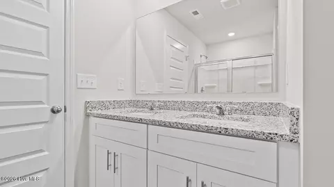 Bath - 2774 Fawn Dr, Augusta, GA 30906 photo 3 of 3