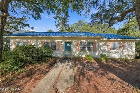 143 NW 7th St, Oak Island, NC 28465