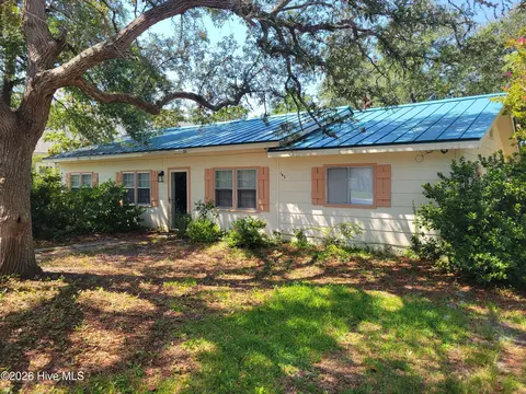 143 NW 7th St, Oak Island, NC 28465