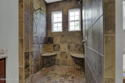 Bath - 305 Hickory Ln, Hampstead, NC 28443 photo 4 of 6