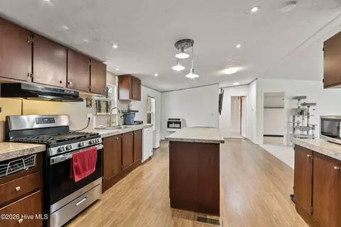 Kitchen - 89 Kanati Trl, Murphy, NC 28906 photo 2 of 4