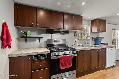 Kitchen - 89 Kanati Trl, Murphy, NC 28906 photo 3 of 4