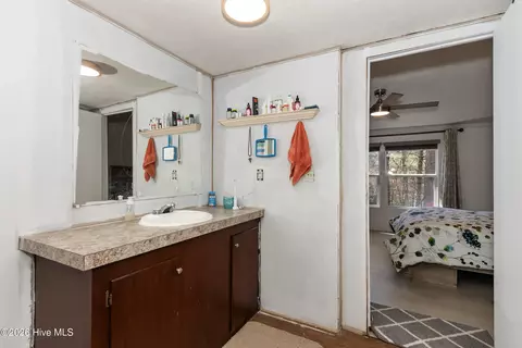 Bath - 89 Kanati Trl, Murphy, NC 28906 photo 2 of 3