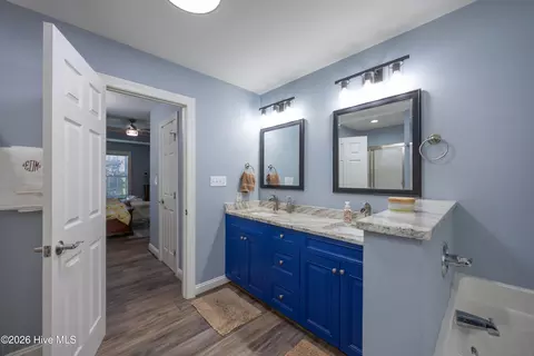 Bath - 165 Pinecroft Dr, Dunn, NC 28334 photo 3 of 4