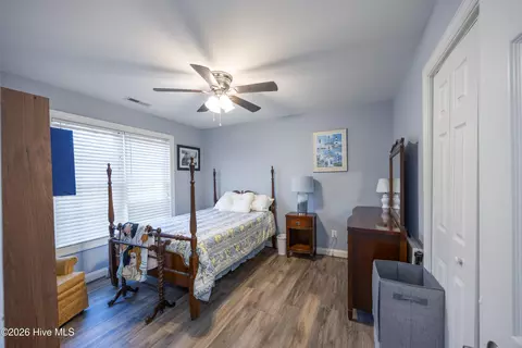 Bedroom - 165 Pinecroft Dr, Dunn, NC 28334 photo 3 of 5