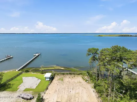 980 Crow Hill Rd, Beaufort, NC 28516