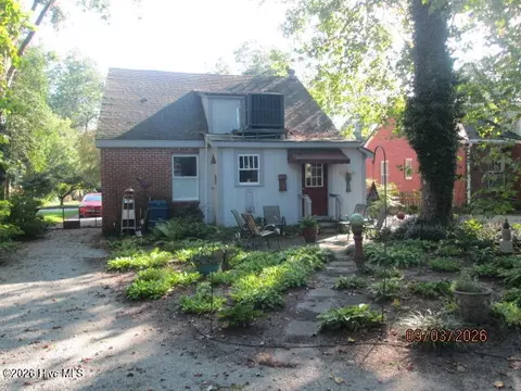 Exterior - 104 E 13th St, Washington, NC 27889 photo 1 of 5