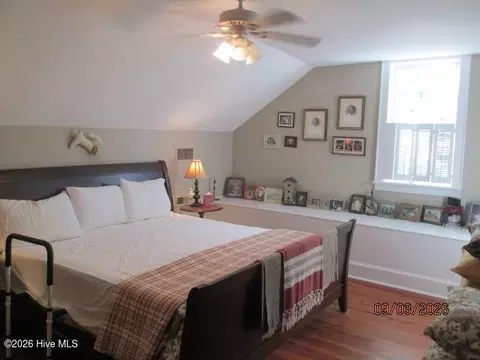 Bedroom - 104 E 13th St, Washington, NC 27889 photo 2 of 3