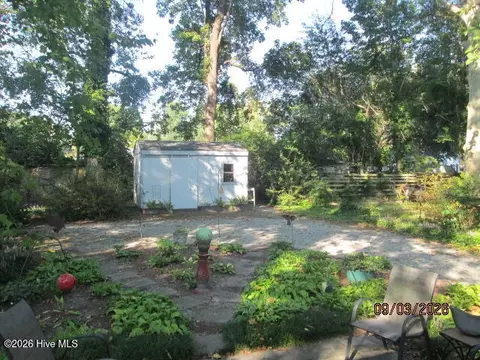 Exterior - 104 E 13th St, Washington, NC 27889 photo 4 of 5