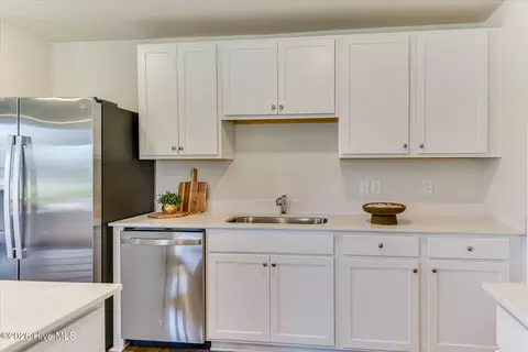 Kitchen - 249 Sparrow Ln, Thomson, GA 30824 photo 4 of 5