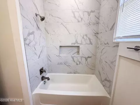Bath - 114 Ellis St, Augusta, GA 30901 photo 2 of 5