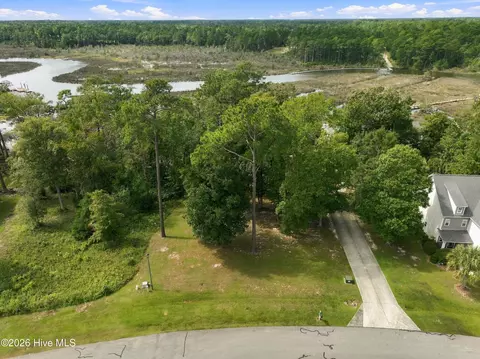 209 Creek View Cir, Sneads Ferry, NC 28460