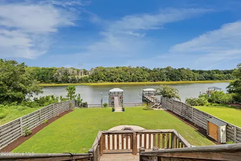 602 E Yacht Dr, Oak Island, NC 28465
