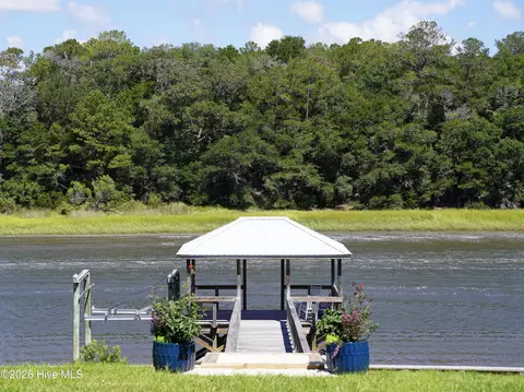 602 E Yacht Dr, Oak Island, NC 28465