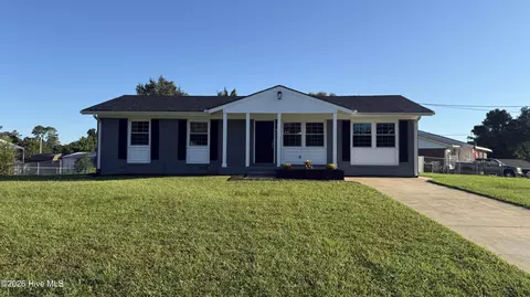 105 Yorkshire Dr, Jacksonville, NC 28546