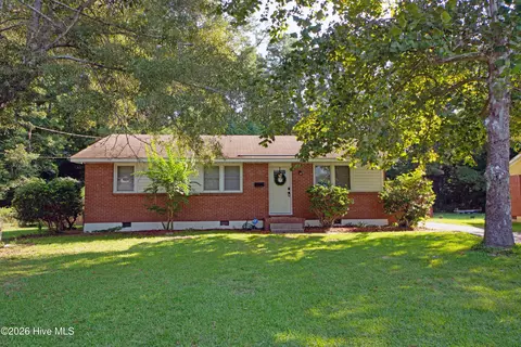 7 Cole Dr, Jacksonville, NC 28540