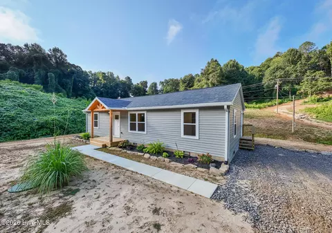 27 Betty Sue Deyton Rd, Robbinsville, NC 28771