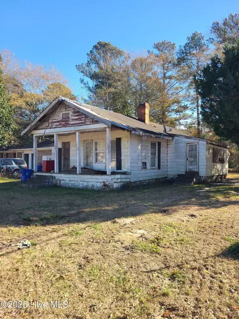 313 W Williams St, Burgaw, NC 28425
