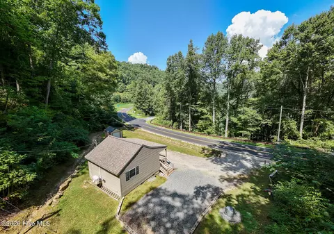 3807 Fontana Rd, Fontana Dam, NC 28733