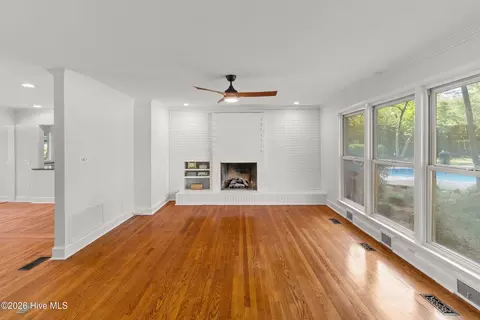 Living - 411 Ashland Dr, Augusta, GA 30909 photo 4 of 8