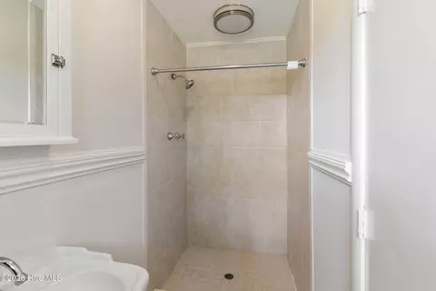 Bath - 411 Ashland Dr, Augusta, GA 30909 photo 4 of 7