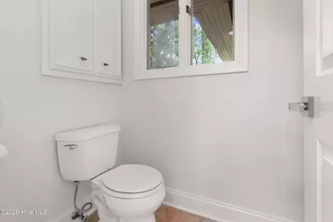 Bath - 411 Ashland Dr, Augusta, GA 30909 photo 6 of 7