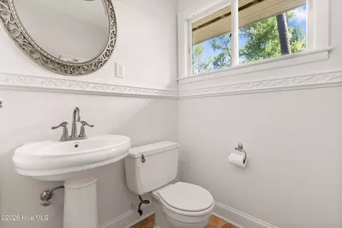 Bath - 411 Ashland Dr, Augusta, GA 30909 photo 2 of 7