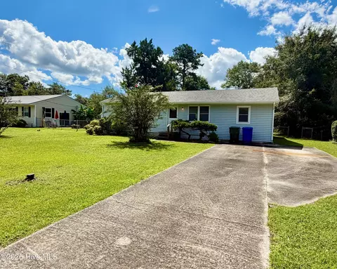 2802 Easy St, Newport, NC 28570