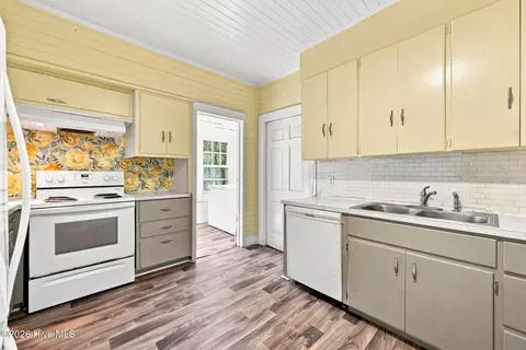Kitchen - 3959 Highway 11 S, Deep Run, NC 28525 photo 1 of 2