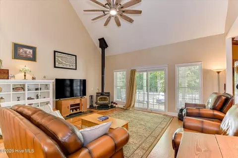 Living - 1654 NE Cedar Creek Dr, Thomson, GA 30824 photo 2 of 5