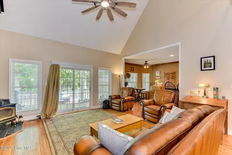 Living - 1654 NE Cedar Creek Dr, Thomson, GA 30824 photo 4 of 5