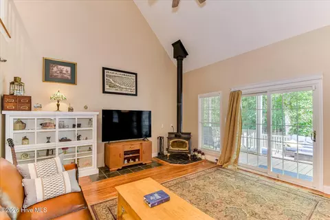 Living - 1654 NE Cedar Creek Dr, Thomson, GA 30824 photo 3 of 5
