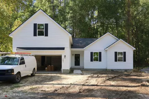 101 Hillside Dr, Washington, NC 27889