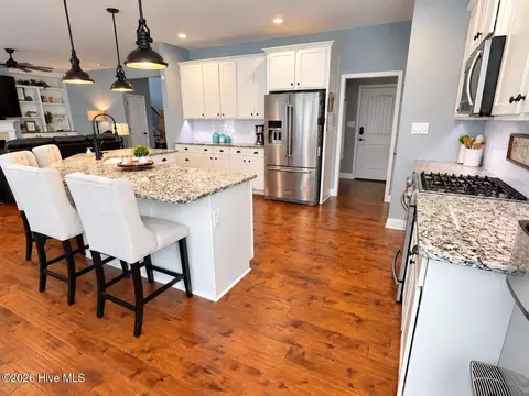Kitchen - 30 Silo Ct, Hampstead, NC 28443 photo 3 of 5