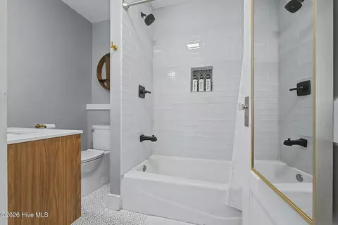 Bath - 306 Ellis St, Augusta, GA 30901 photo 3 of 3