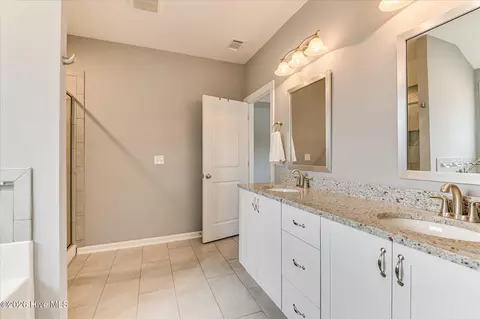 Bath - 5392 Copse Dr, Augusta, GA 30909 photo 3 of 6
