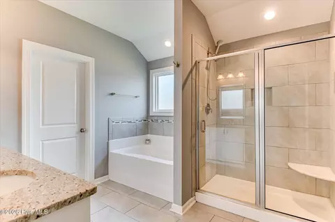Bath - 5392 Copse Dr, Augusta, GA 30909 photo 2 of 6