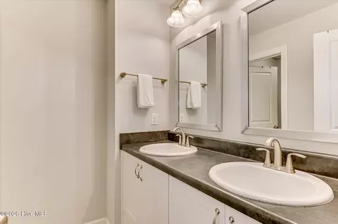 Bath - 5392 Copse Dr, Augusta, GA 30909 photo 5 of 6