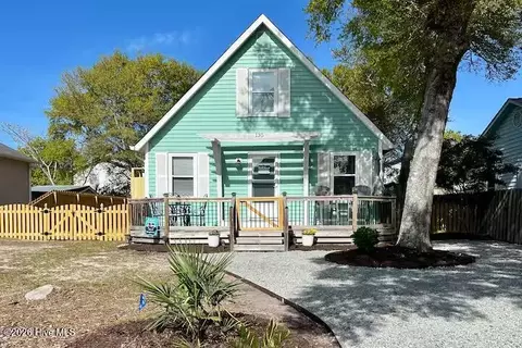135 NE 34th St, Oak Island, NC 28465