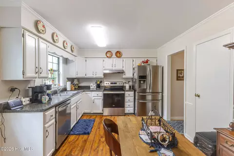 Kitchen - 1050 Halali Farm Rd, Evans, GA 30809 photo 2 of 3