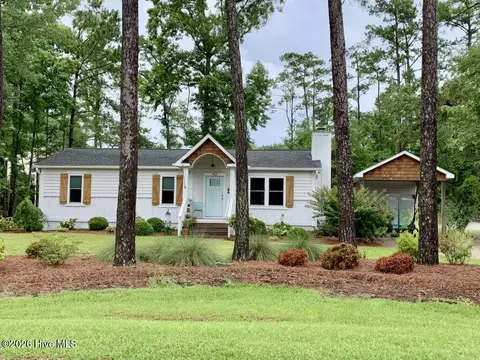 142 NW 16th St #1, Oak Island, NC 28465