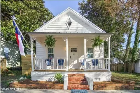 911 Dock St, Wilmington, NC 28401