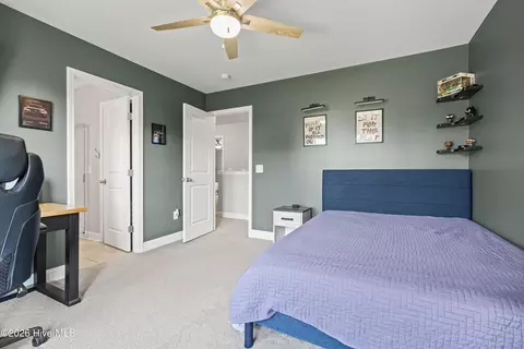 Bedroom - 64 Sally Ln, Hampstead, NC 28443 photo 6 of 10