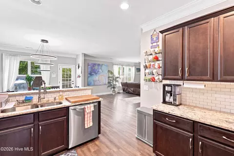 Kitchen - 111 Mason Ct, Hampstead, NC 28443 photo 4 of 5