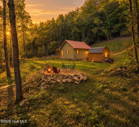 908 Anthony Branch Rd, Robbinsville, NC 28771