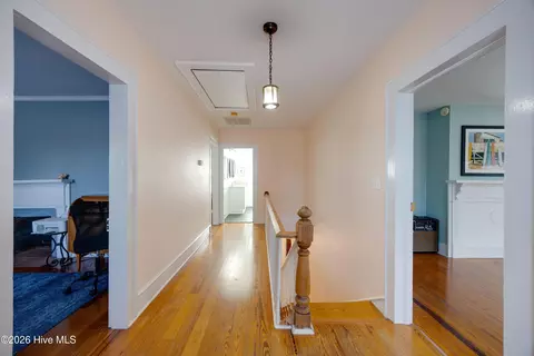 Entry Way - 427 E Main St, Washington, NC 27889 photo 4 of 4
