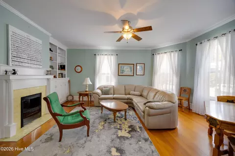 Living - 427 E Main St, Washington, NC 27889 photo 2 of 3