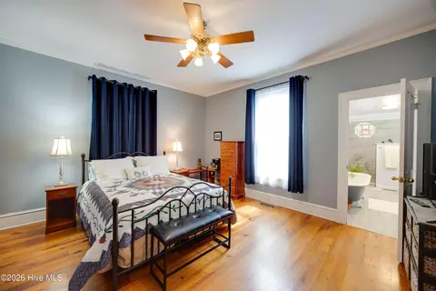 Bedroom - 427 E Main St, Washington, NC 27889 photo 3 of 9