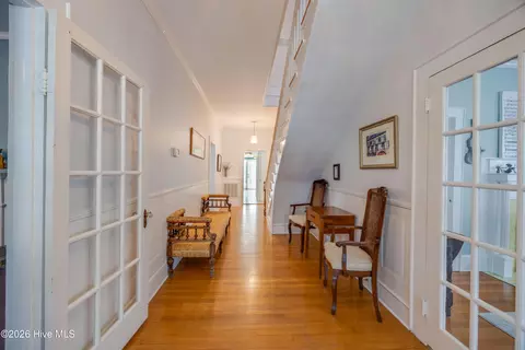 Entry Way - 427 E Main St, Washington, NC 27889 photo 2 of 4